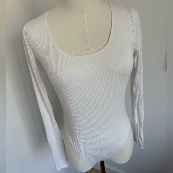 Forever 21 Tops - Forever 21 White Fitted Bodysuit